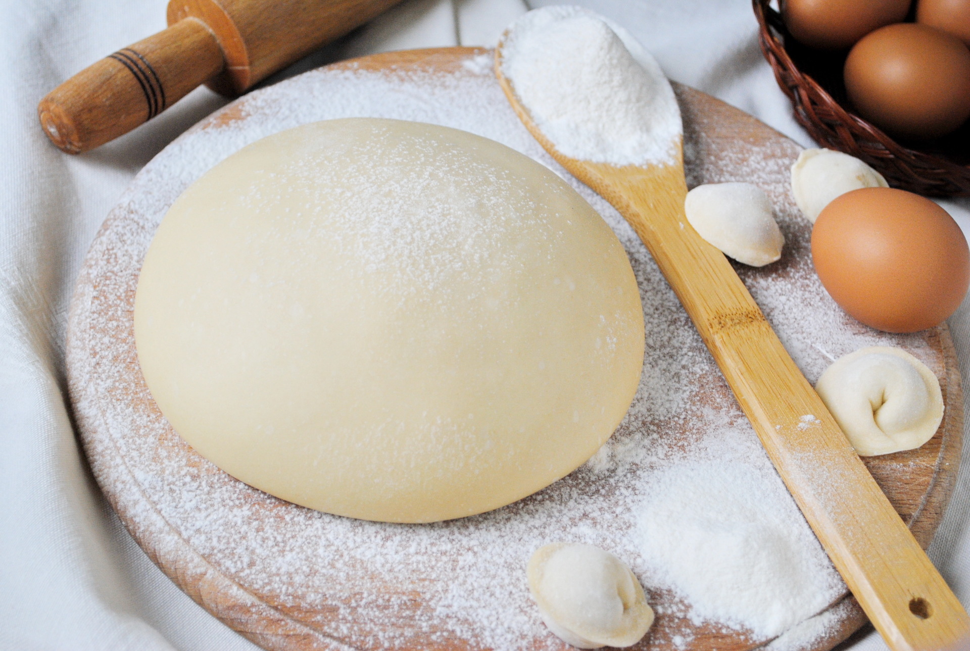 Идеальное, тесто для пельменей или вареников - пошаговый рецепт с фото