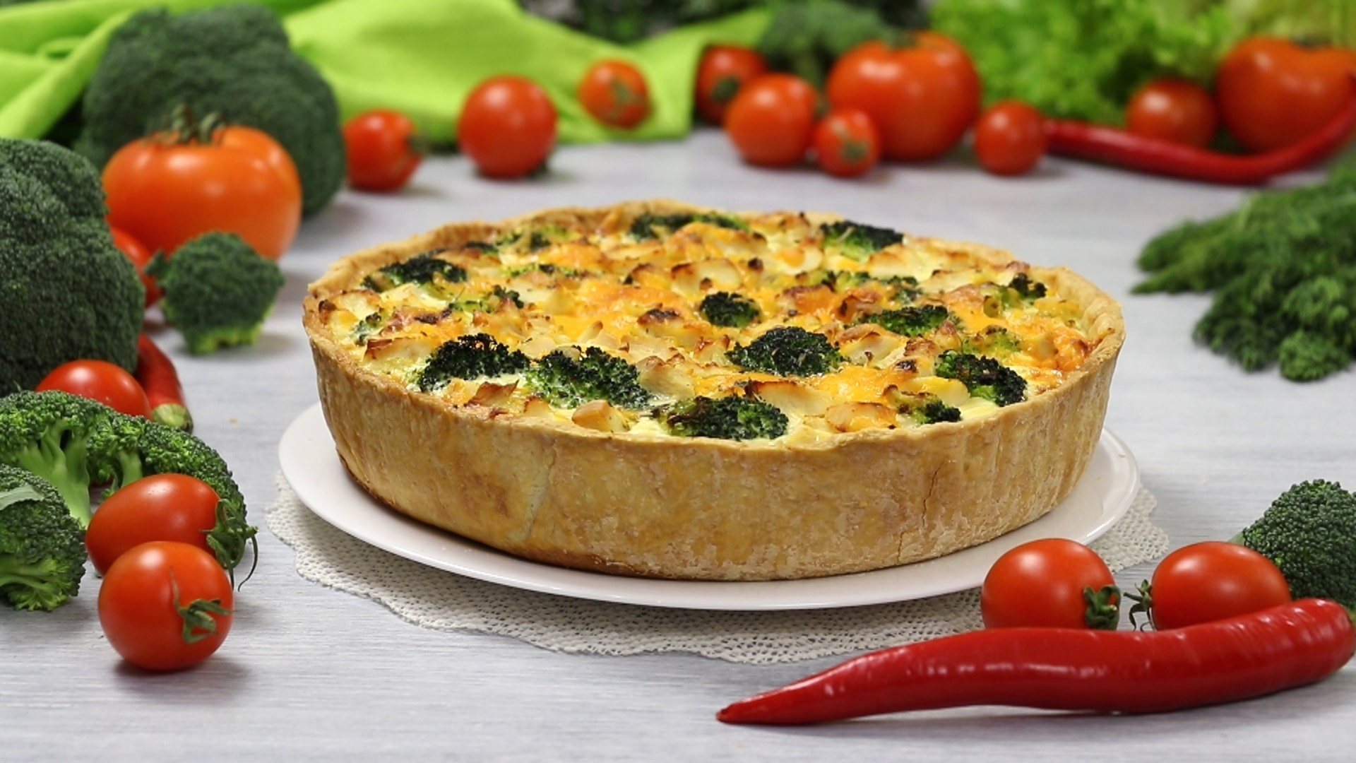 Тесто на киш с курицей. КИШ Лорен. КИШ Лорен (Quiche Lorraine). Французский пирог КИШ Лорен. КИШ Лорен с брокколи.