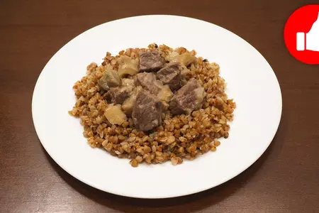 Мясо с солеными грибами в мультиварке