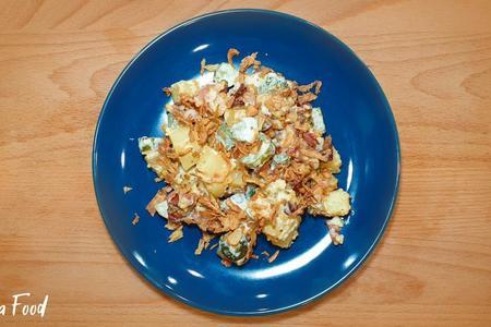 Фото к рецепту: Мужской салат - картофельный салат с солеными огурцами