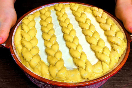 Фото к рецепту: Творожный пирог "косичка"