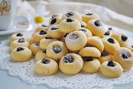 Песочное печенье с изюмом на сливочном масле