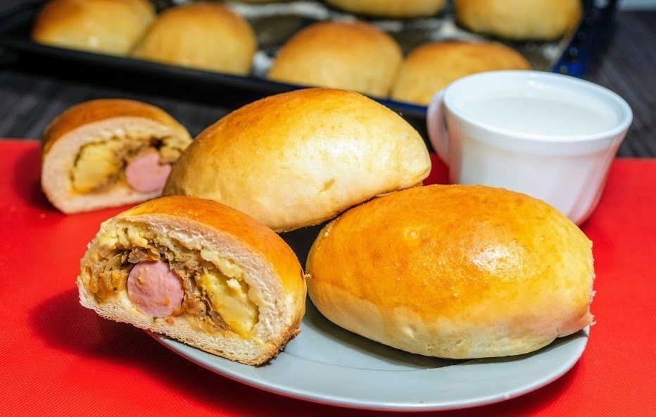 Пирожки с фаршем. Пирог с мясом. Пирожки с грибным фаршем. Рецепты вкусных начинок для пирожков. Пирожок с ягодной начинкой.