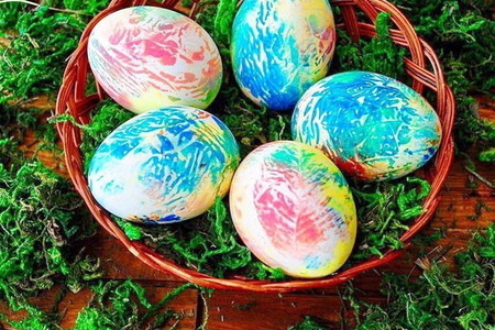 Фото к рецепту: Как покрасить яйца на пасху