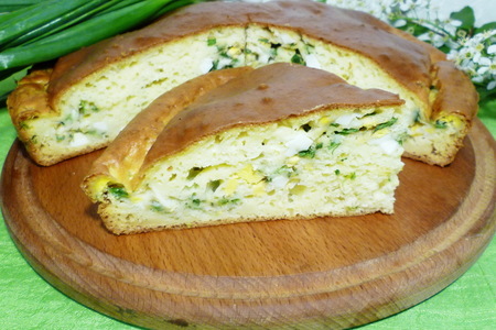 Заливной пирог на кефире с яйцом и зеленым луком