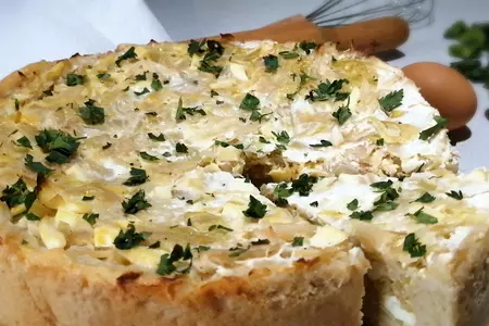 Открытый пирог с капустой и яйцом