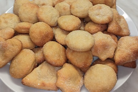 Фото к рецепту: Домашнее печенье на сметане