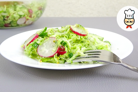 Весенний салат с пикантной заправкой