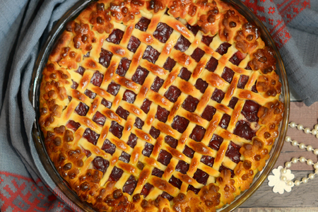 Фото к рецепту: Сладкий пирог с ягодами