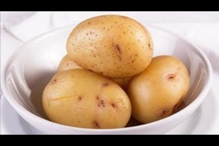 Фото к рецепту: Картофель в мундире в микроволновке