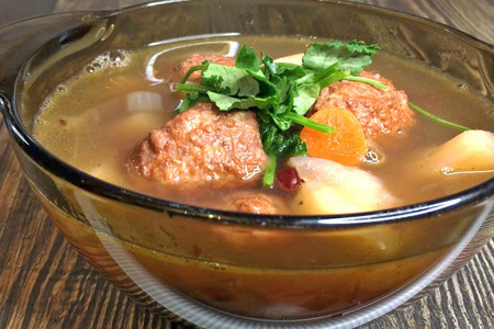 Фото к рецепту: Фасолевый суп с фрикадельками