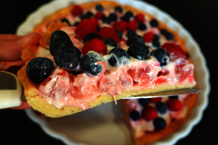 Фото к рецепту: Пирог с ягодами, семейный рецепт