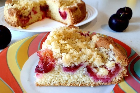 Нежный летний пирог с сезонными ягодами или фруктами