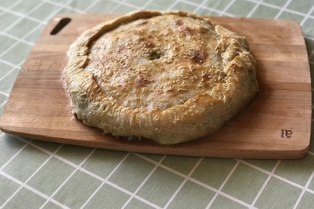 Фото к рецепту: Цкан (цiкан) лезгинский пирог с мясом и картофелем
