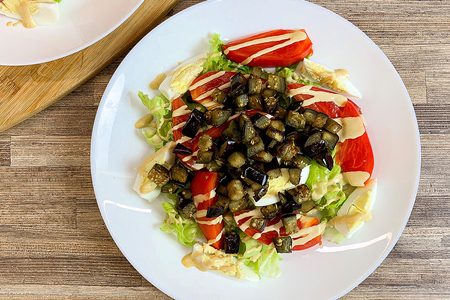 Фото к рецепту: Теплый салат из баклажанов