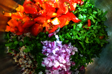 Фото к рецепту: Салат с киноа (вегетарианский рецепт без майонеза)