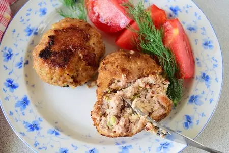 Котлеты с кабачком и фаршем на сковороде