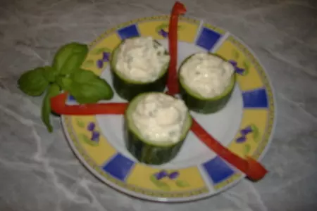 Закуска на огурцах