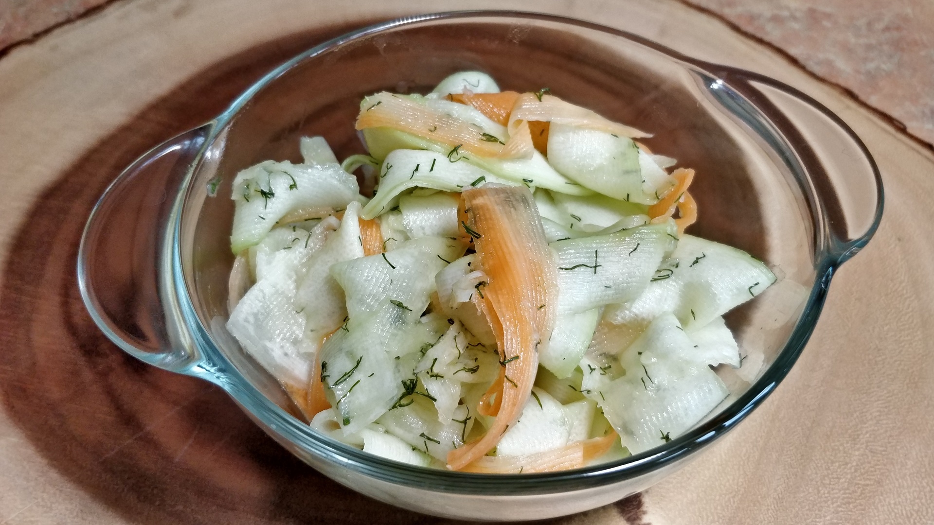 Закуска из кабачков, яиц и зеленого горошка