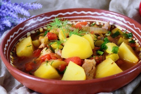 Фото к рецепту: Овощное рагу с картошкой, кабачками и курицей