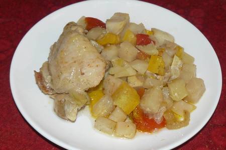 Фото к рецепту: Запеченная курица с кольраби