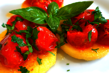 Полента с сыром, томатами, и базиликом ( рецепт поленты ) // polenta