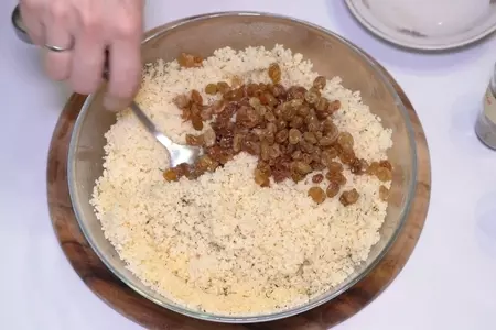 Вкусный кускус с изюмом и специями за 10 минут
