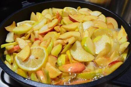 Фото к рецепту: Варенье «пятиминутка» из яблок с лимоном