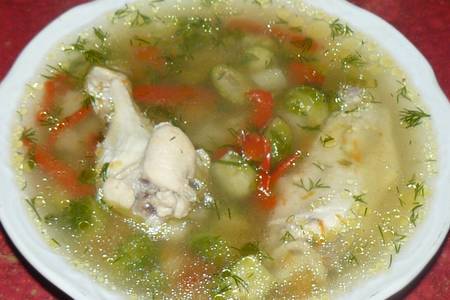 Фото к рецепту: Суп с курицей и брюссельской капустой