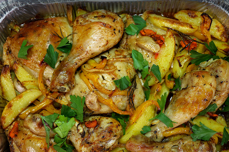 Курица с картошкой и овощами в духовке