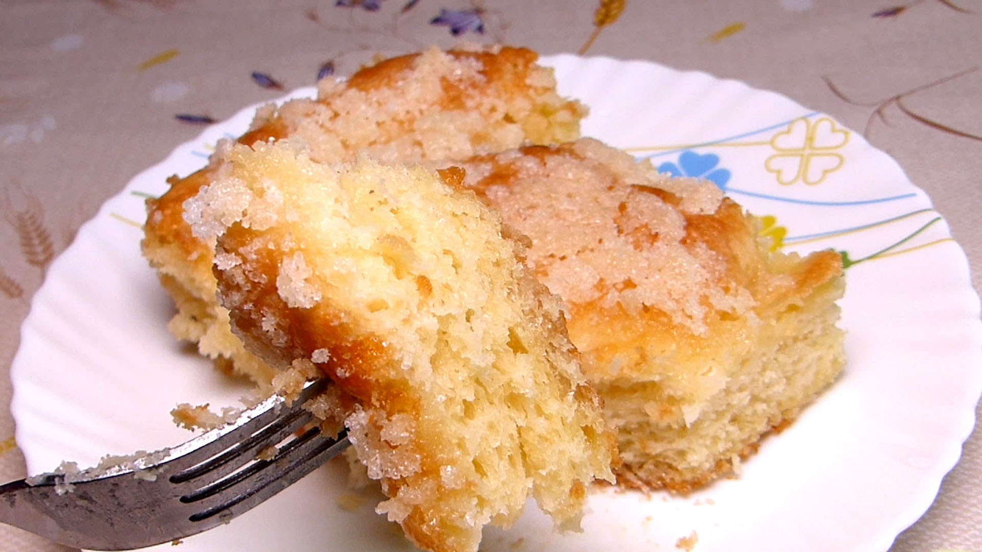 Французский сахарный пирог. Нежный французский сахарный пирог. Пирог с сахарной корочкой. Французский пирог со сливками.