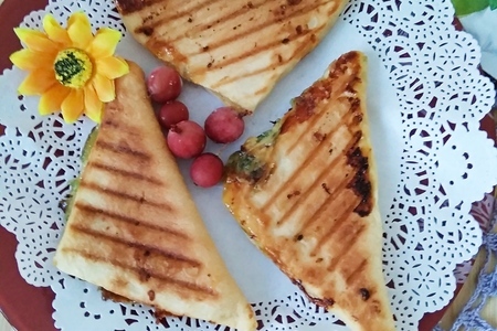 Фото к рецепту: Слойки с сыром, с мятой и джемом киви «махеевъ» «кусочки лета»