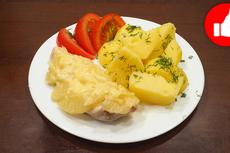 Фото к рецепту: Курица на пару с картошкой в мультиварке, простой рецепт на обед или ужин