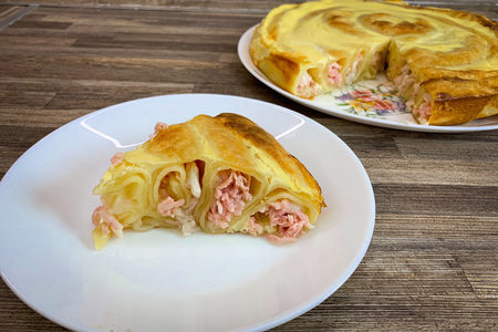 Фото к рецепту: Блинный пирог с мясом