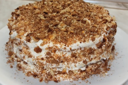 Фото к рецепту: Быстрый торт на сгущёнке со сметанным кремом