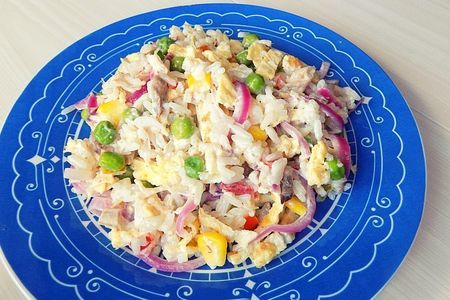 Салат с курицей и "гавайской смесью" овощей