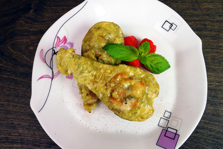 Фото к рецепту: Груша запечённая с сыром и креветками, фурм д’амбер