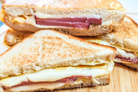 Два простых способа сделать вкусный сэндвич за 5 минут