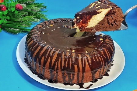 Шоколадный торт "вулкан", тесто выпекается с начинкой