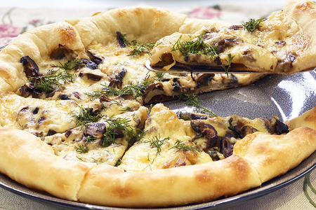 Фото к рецепту: Пицца с грибами, как в италии