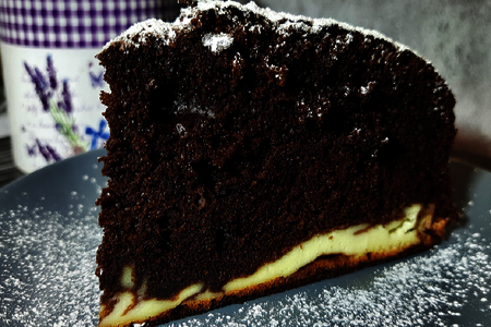 Воздушный шоколадный пирог с творожной начинкой