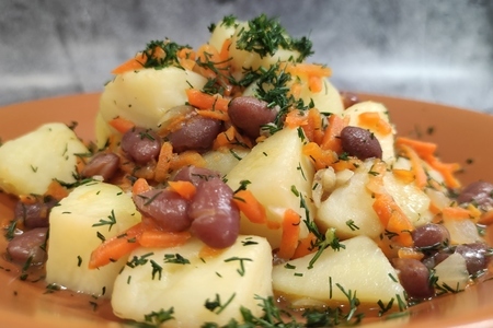 Фото к рецепту: Картофель тушеный с фасолью, монастырские рецепты