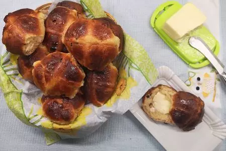 Английские пасхальные булочки