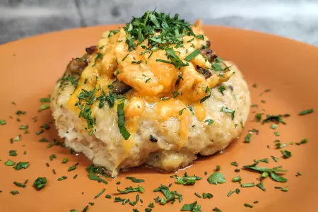 Жюльен из грибов в куриных котлетах