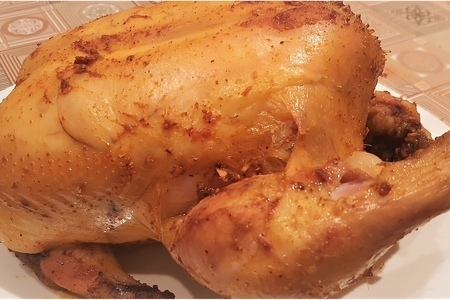 Фото к рецепту: Курица, запеченная в духовке целиком