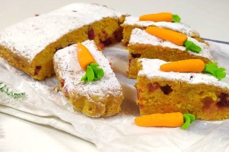 Фото к рецепту: Морковный пирог с клюквой