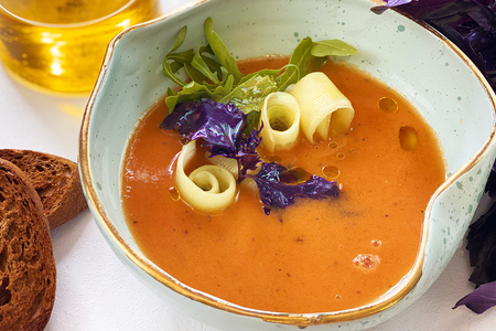 Фото к рецепту: Гаспачо - холодный томатный суп