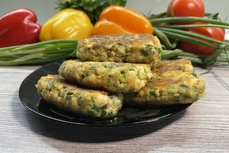 Яичные котлетки с зеленым луком
