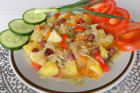 Овощное рагу из картошки с фасолью и капустой