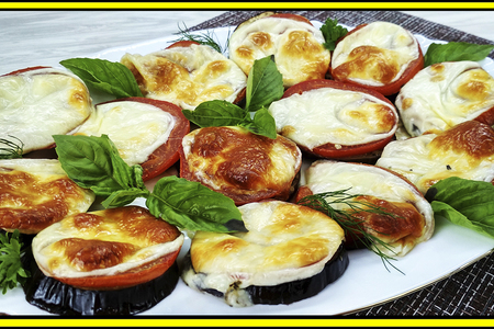 Фото к рецепту: Баклажаны с помидорами в духовке